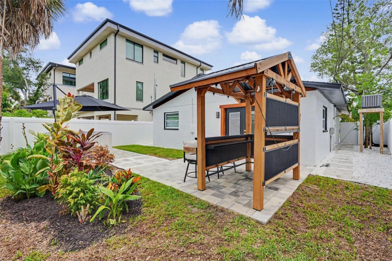 1927 Shore Acres Boulevard Ne, Saint Petersburg, FL 33703 Photo