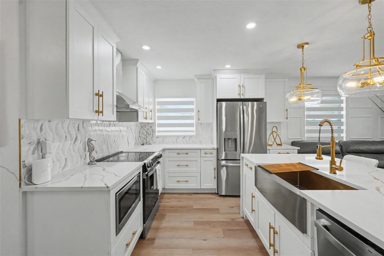 1927 Shore Acres Boulevard Ne, Saint Petersburg, FL 33703 Photo