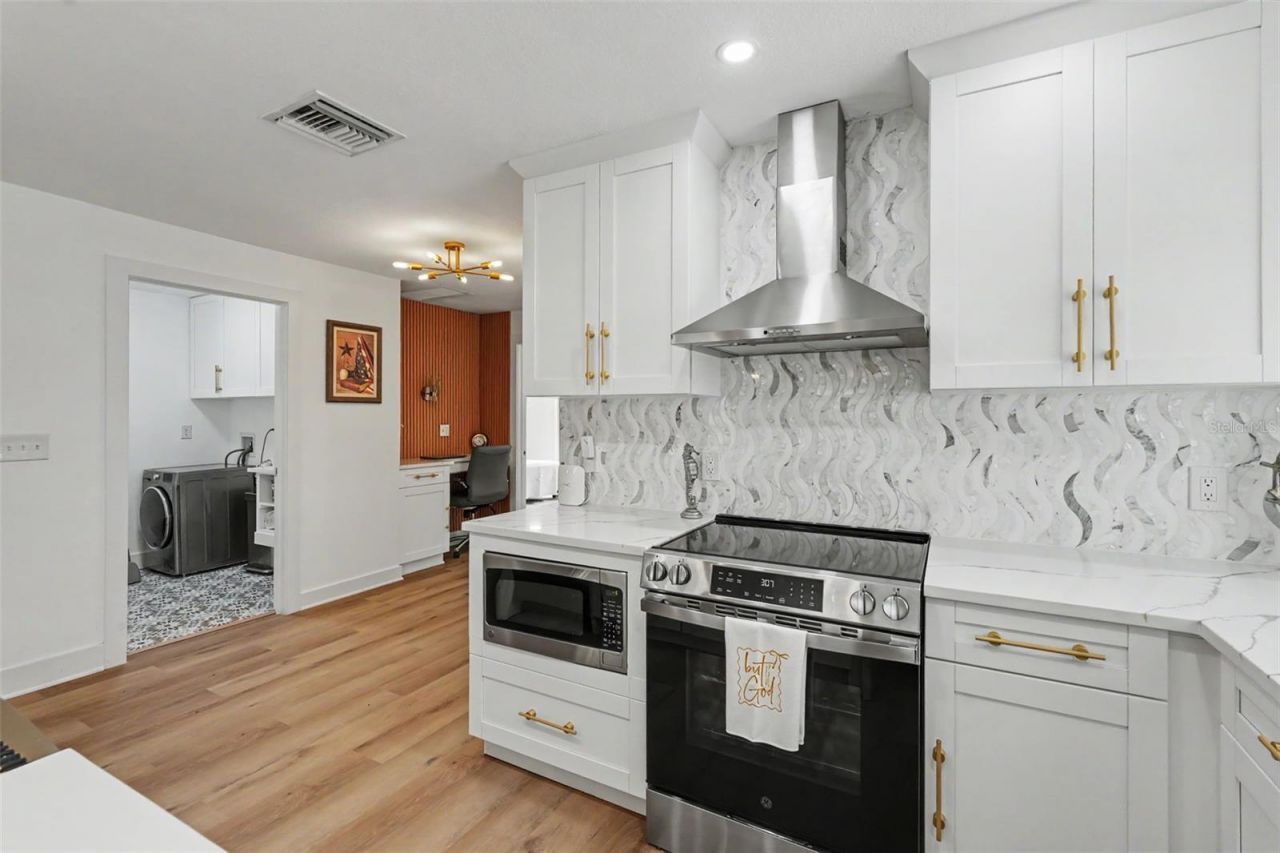 1927 Shore Acres Boulevard Ne, Saint Petersburg, FL 33703 Photo