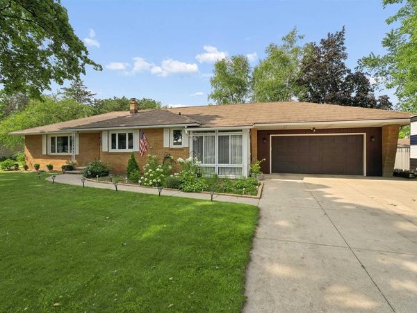 620 W SUNSET AVENUE, Appleton, WI 54911