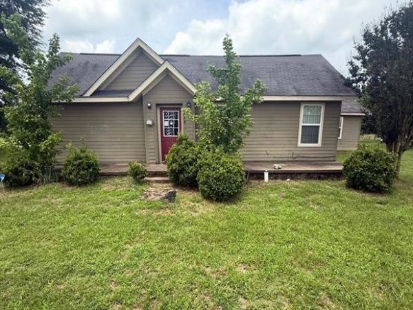 648 S Center Street, Buffalo, TX 75831