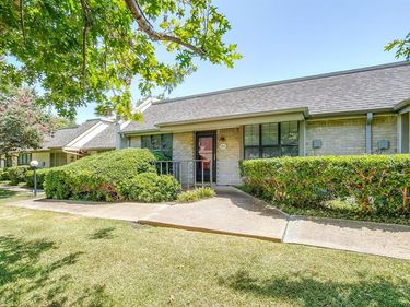 13845 Leinsper Green Street, Dallas, TX 75240