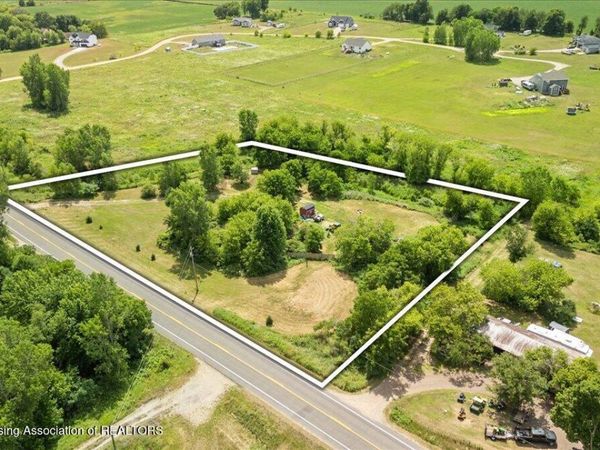 642 S Royston Road, Eaton Rapids, MI 48827