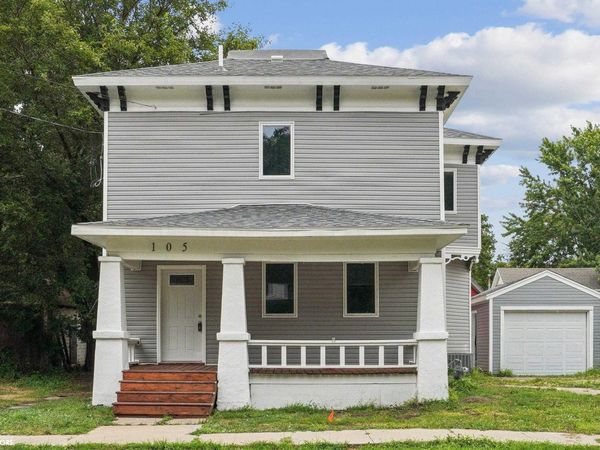 105 S D, Fairfield, IA 52556