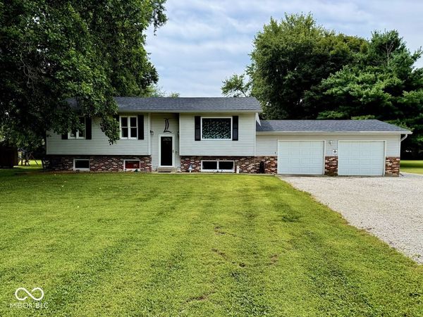 1564 W Sitting Bull Drive , Terre Haute, IN 47802