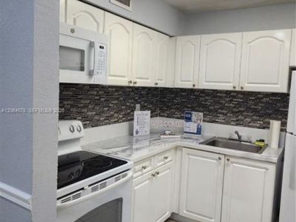 9405 SW 76th St , Unit Y32, Miami, FL 33173