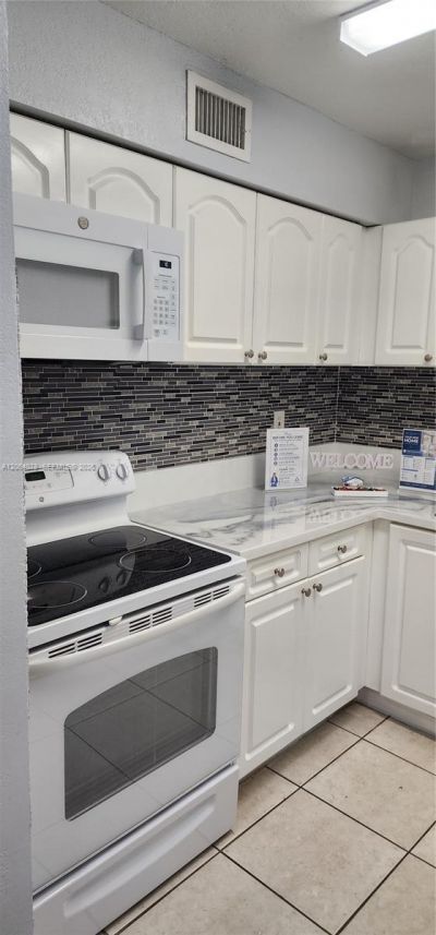 9405 SW 76th St, Unit Y32, Miami, FL 33173 Photo
