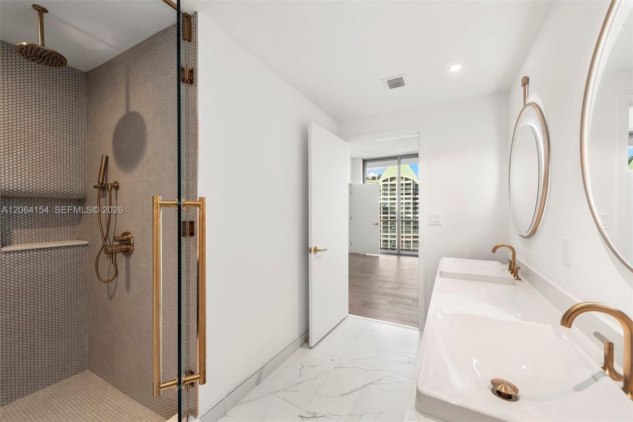 2678 Tigertail Ave, Unit 1405, Miami, FL 33133 Photo