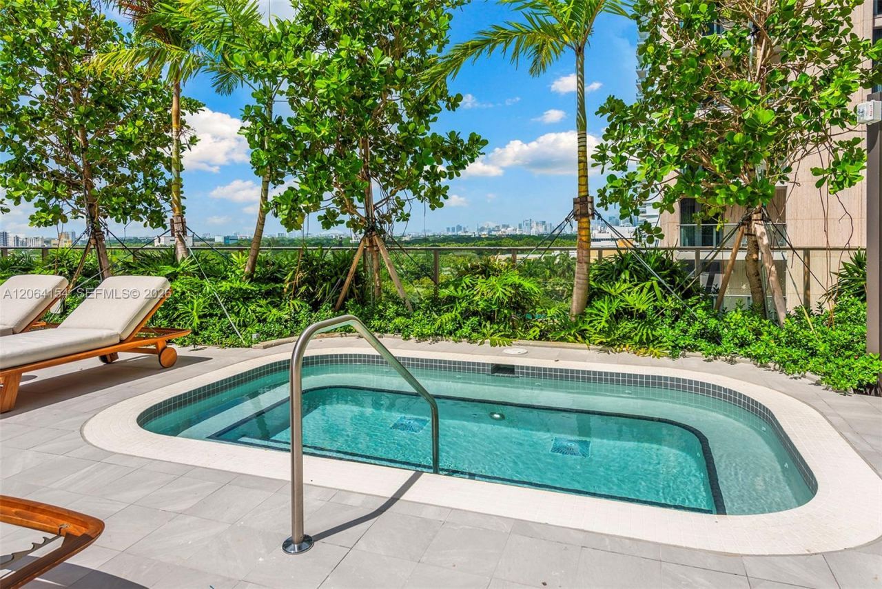 2678 Tigertail Ave, Unit 1405, Miami, FL 33133 Photo