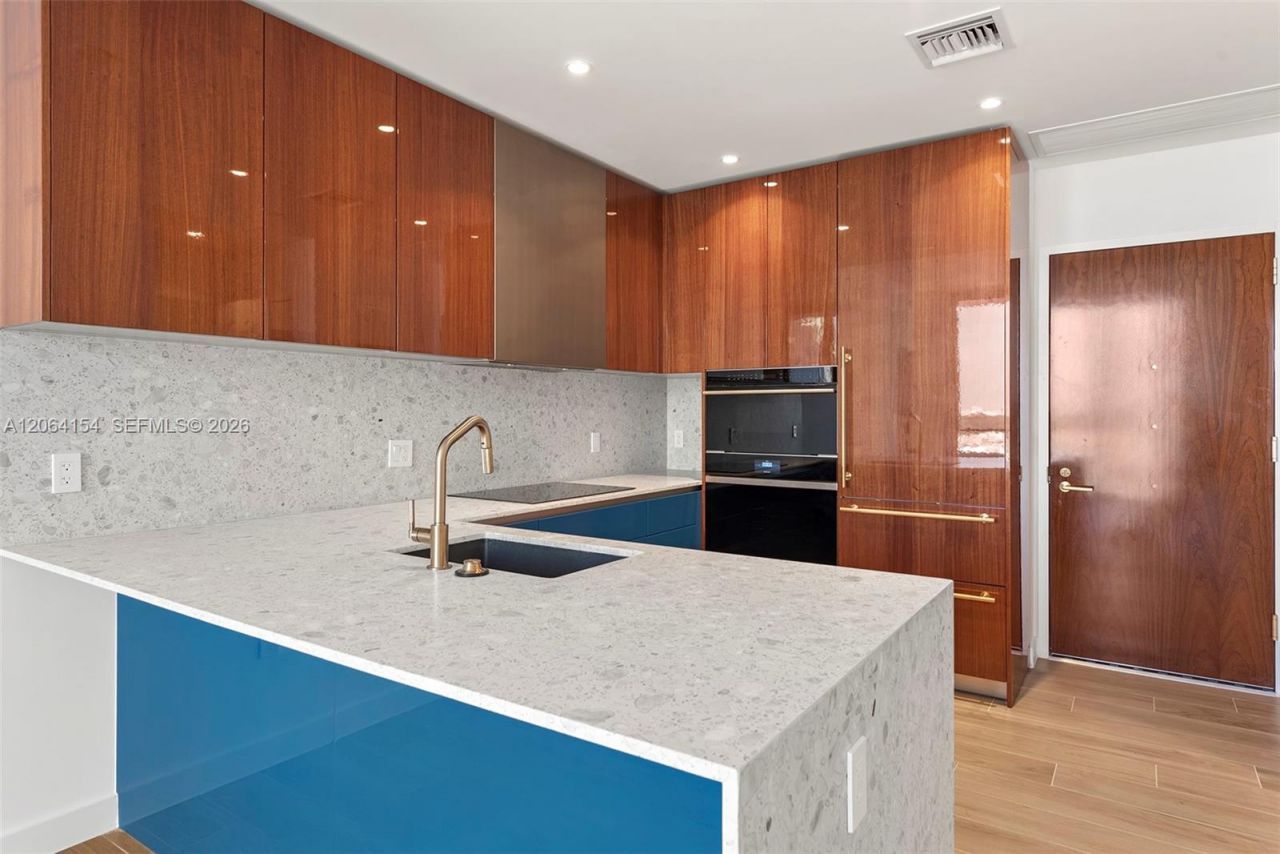 2678 Tigertail Ave, Unit 1405, Miami, FL 33133 Photo