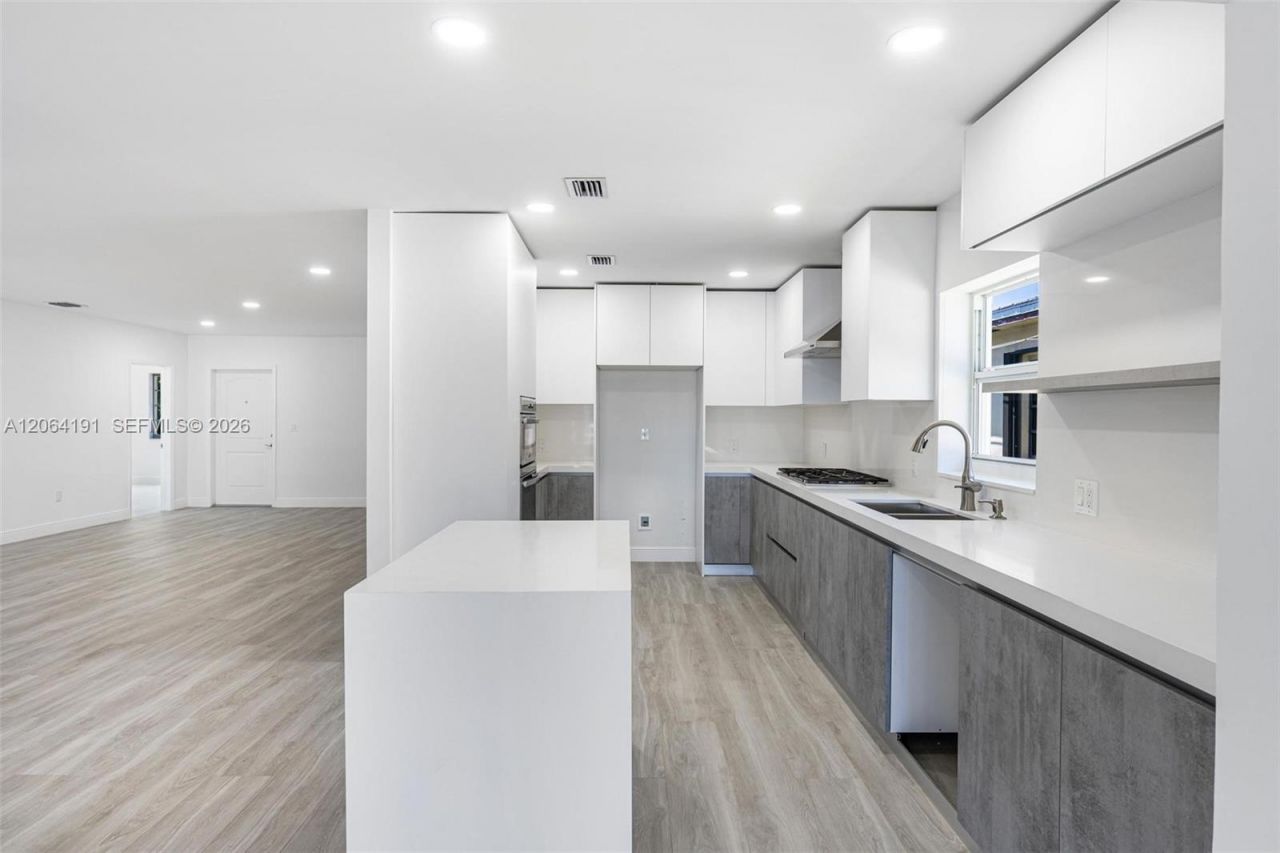 1451 Stillwater Dr, Miami Beach, FL 33141 Photo