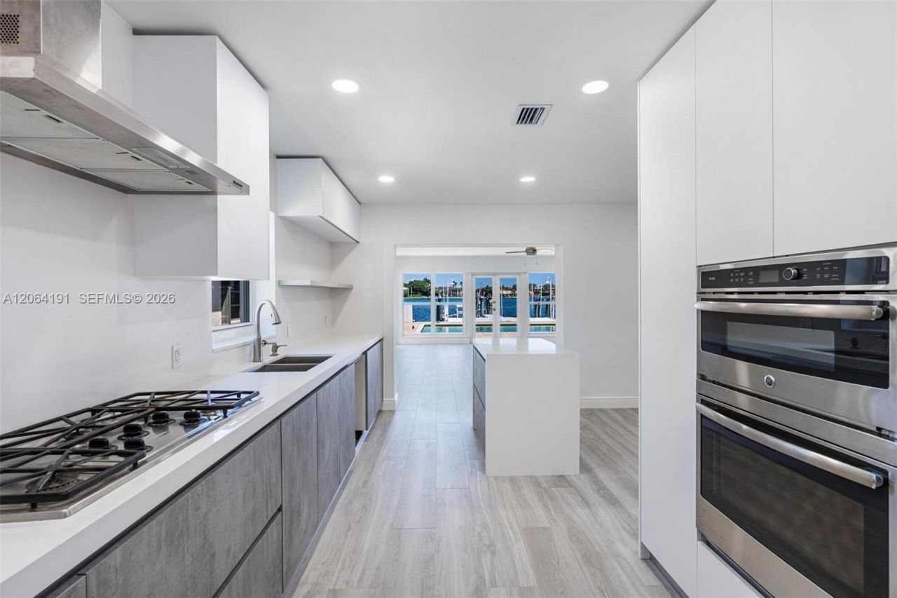 1451 Stillwater Dr, Miami Beach, FL 33141 Photo