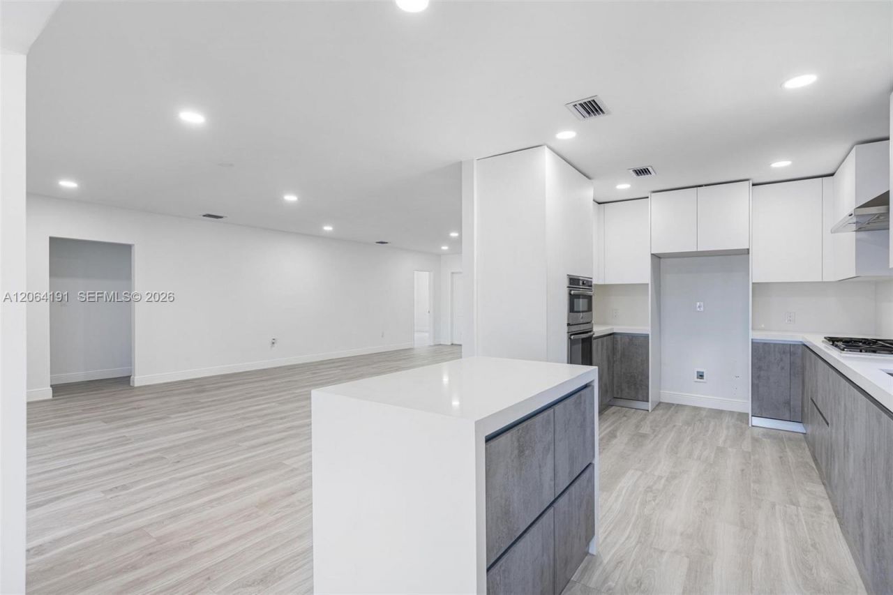 1451 Stillwater Dr, Miami Beach, FL 33141 Photo