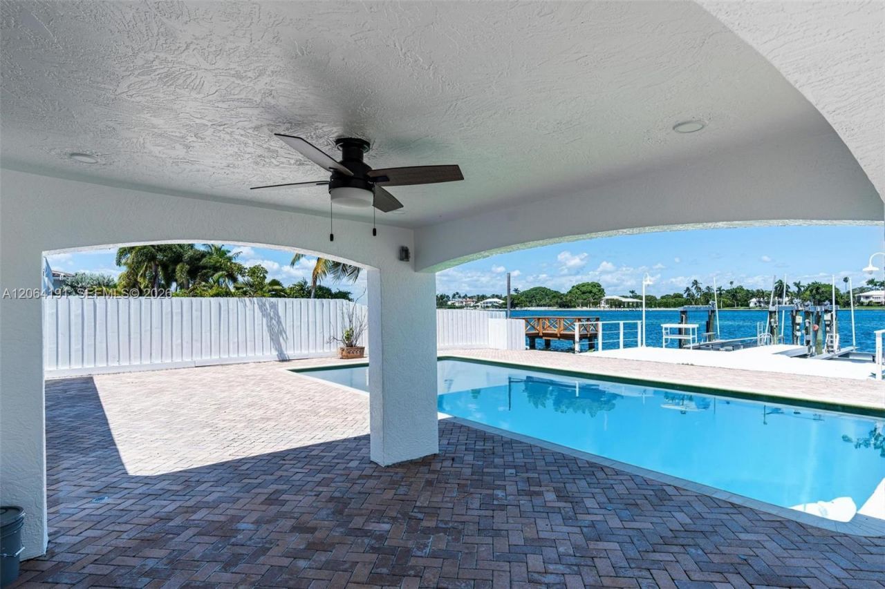 1451 Stillwater Dr, Miami Beach, FL 33141 Photo
