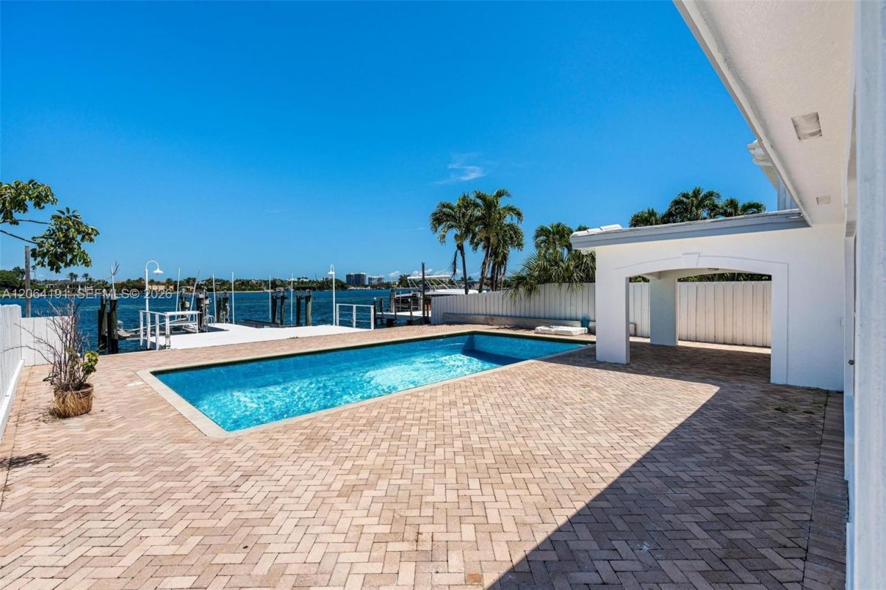 1451 Stillwater Dr, Miami Beach, FL 33141 Photo