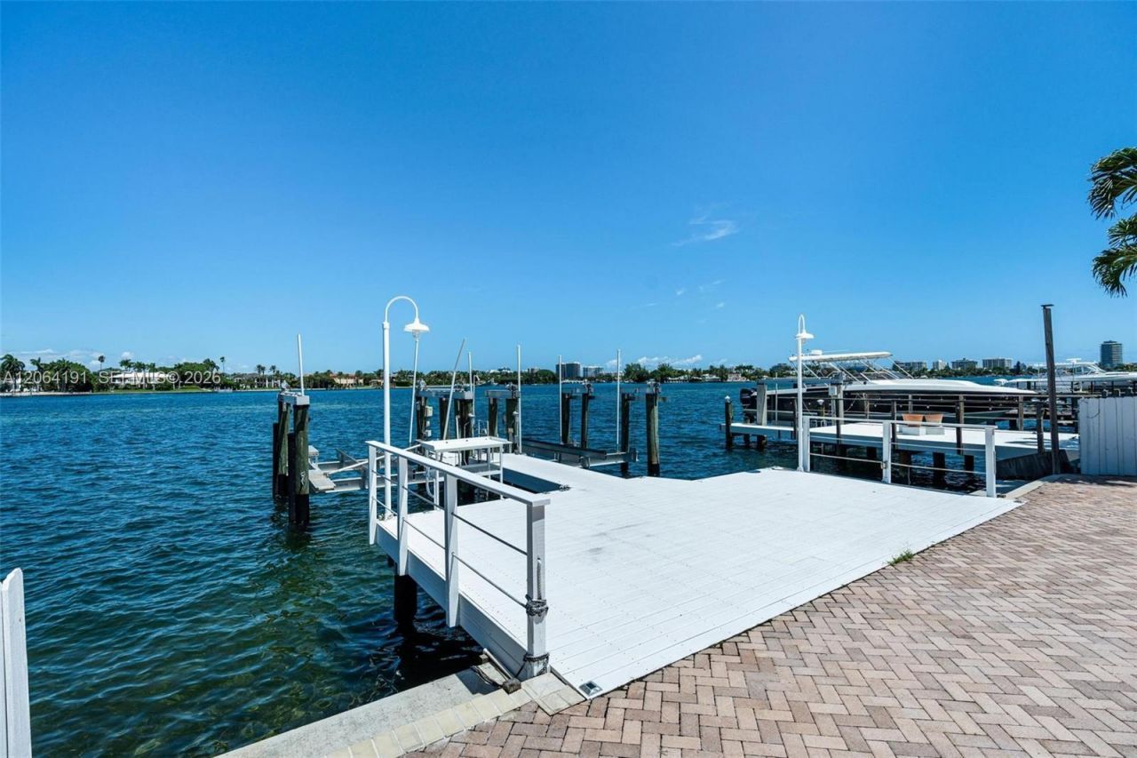 1451 Stillwater Dr, Miami Beach, FL 33141 Photo