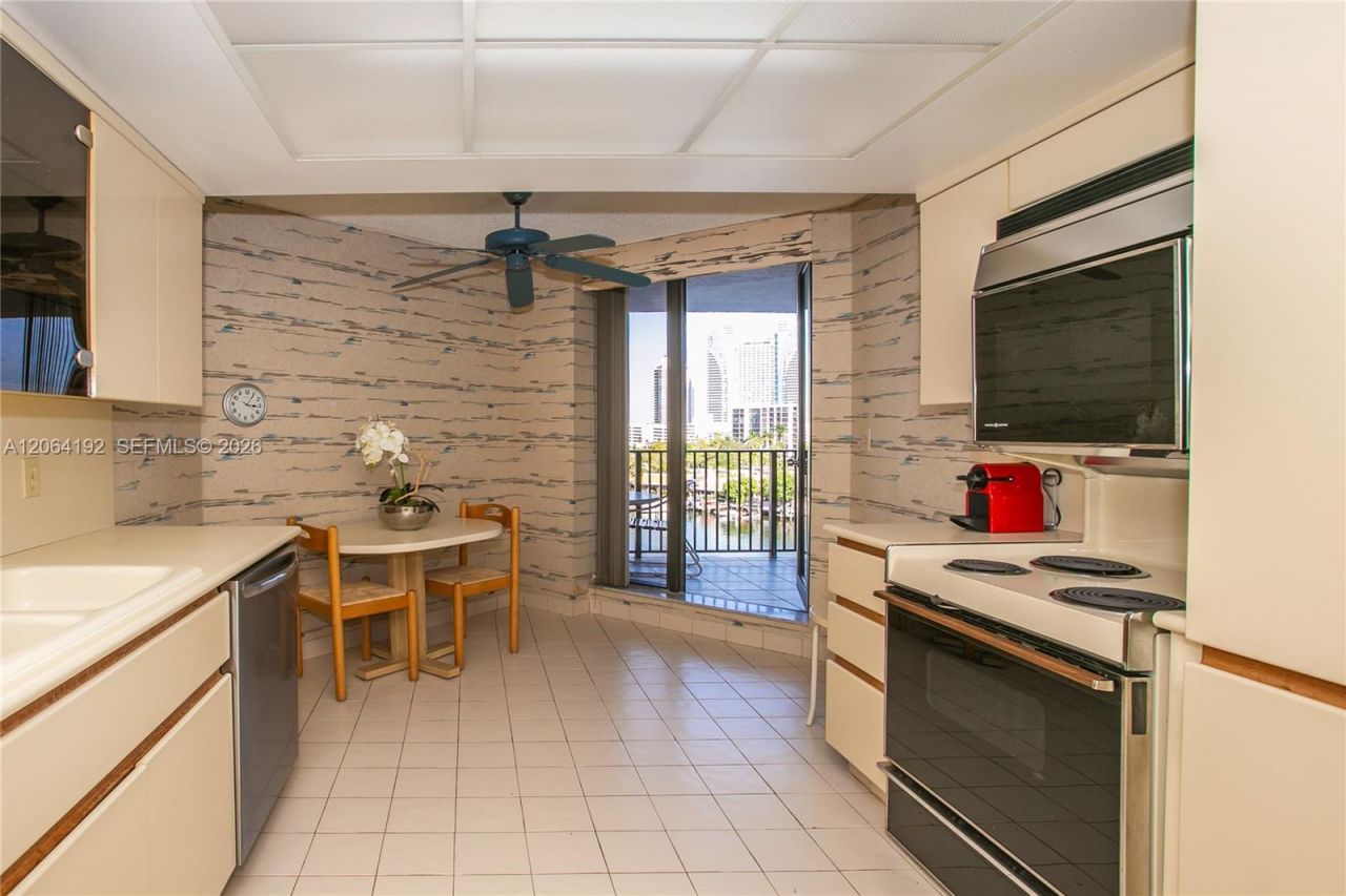 300 Three Islands Blvd , Unit 406, Hallandale Beach, FL 33009 Photo
