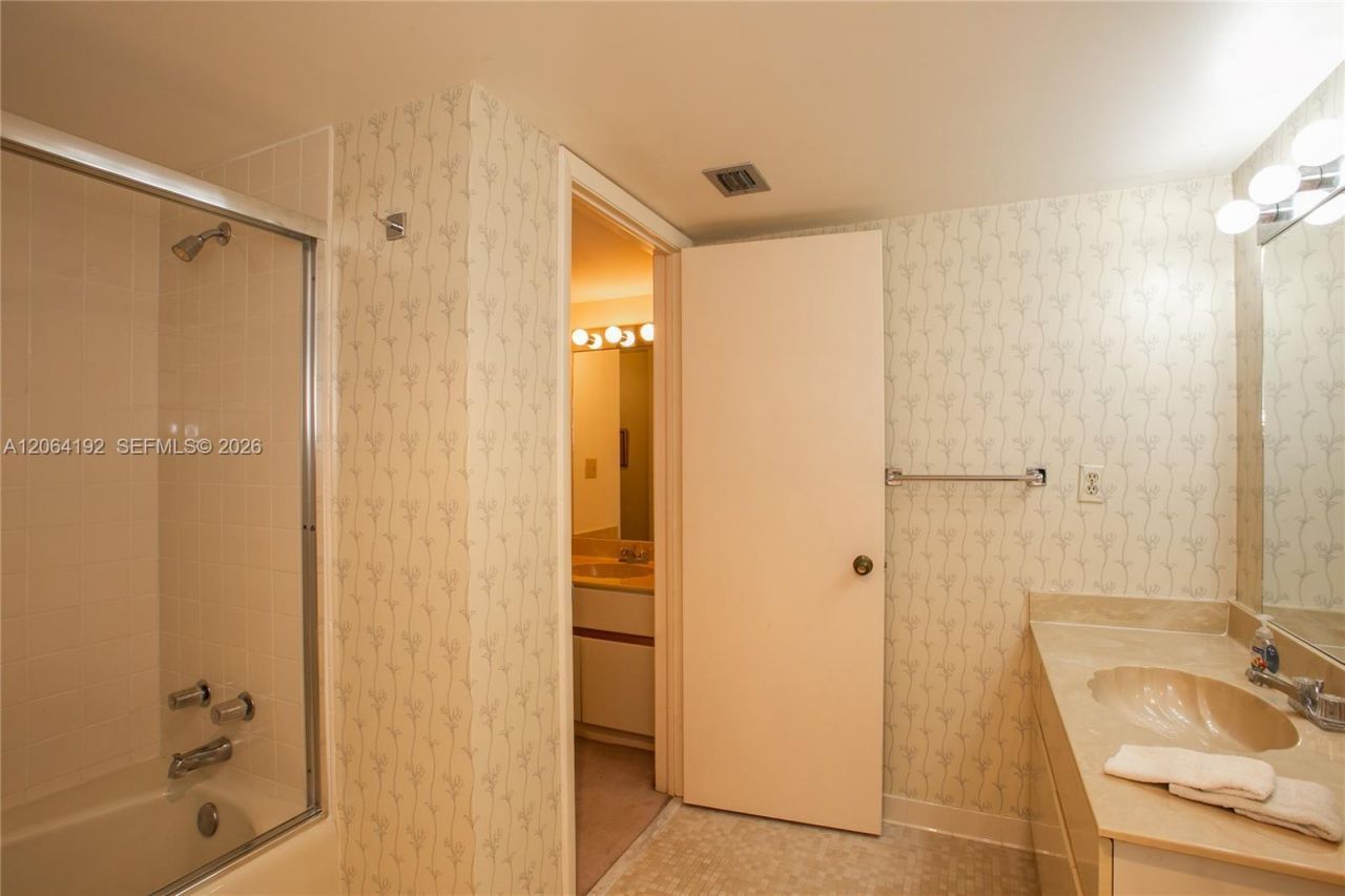 300 Three Islands Blvd , Unit 406, Hallandale Beach, FL 33009 Photo
