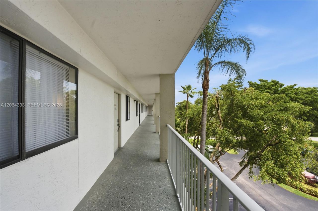 2240 N Cypress Bend Dr, Unit 505, Pompano Beach, FL 33069 Photo