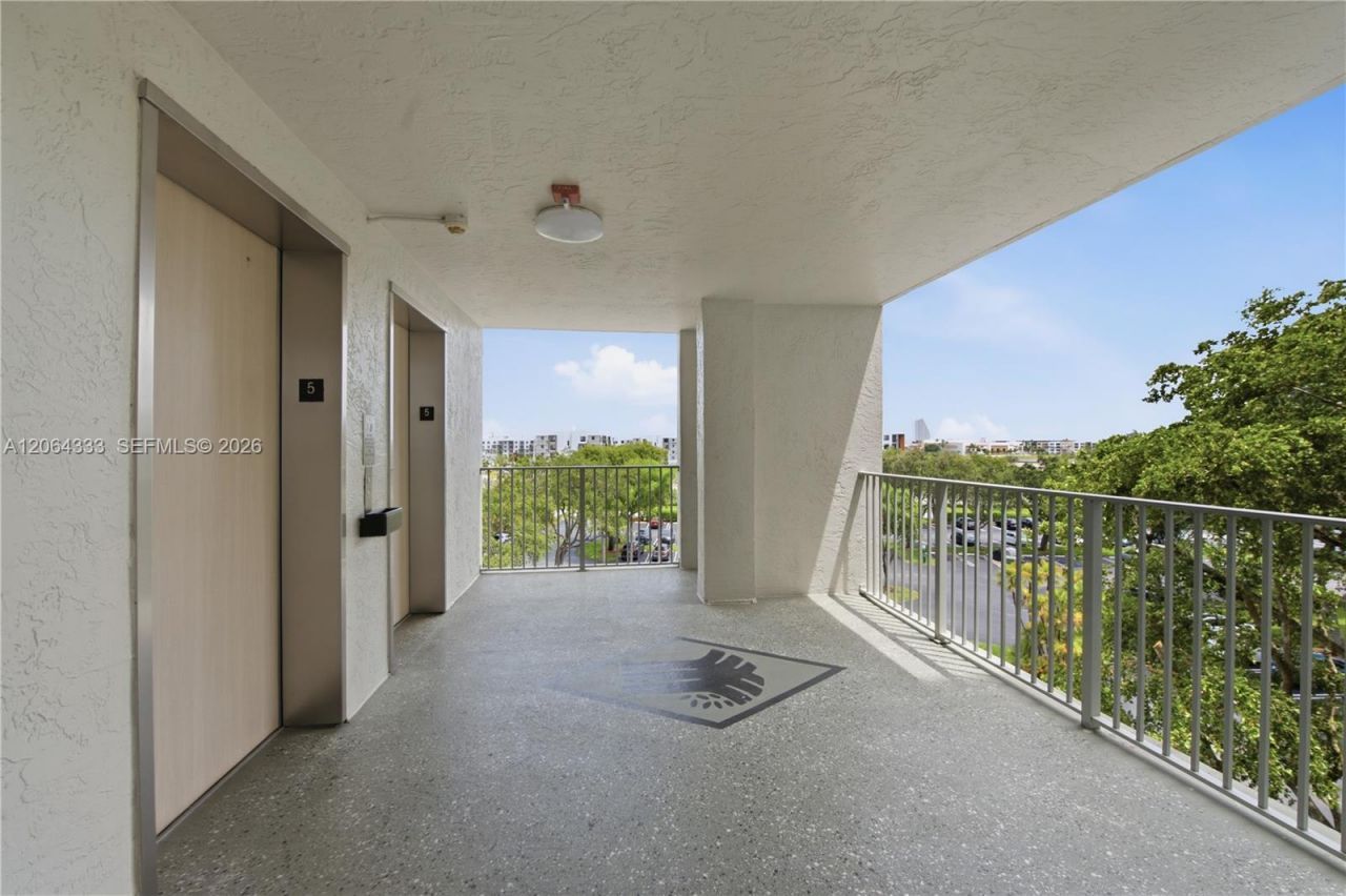 2240 N Cypress Bend Dr, Unit 505, Pompano Beach, FL 33069 Photo