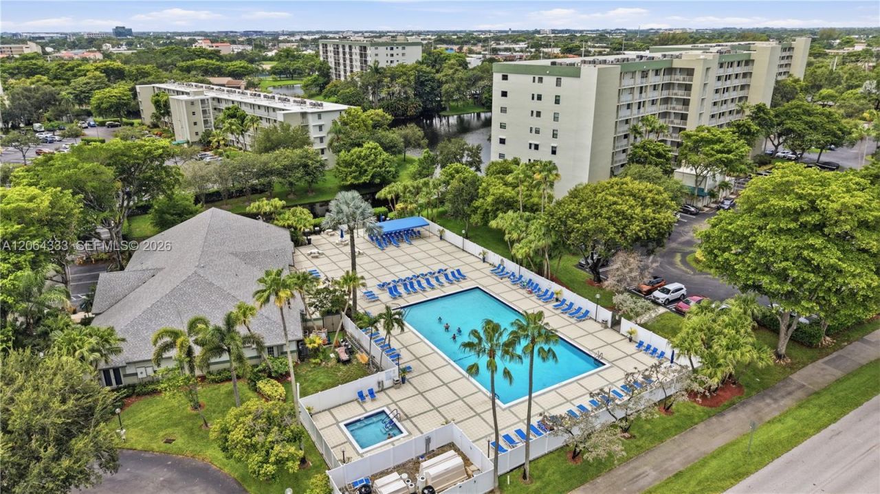 2240 N Cypress Bend Dr, Unit 505, Pompano Beach, FL 33069 Photo