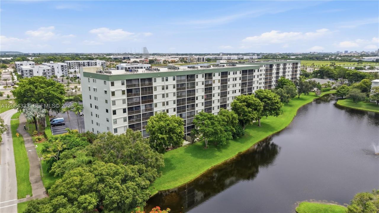 2240 N Cypress Bend Dr, Unit 505, Pompano Beach, FL 33069 Photo
