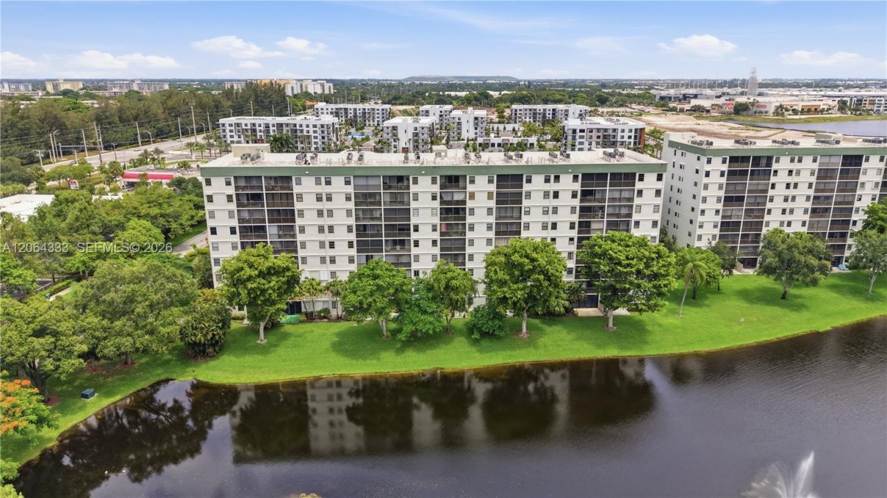 2240 N Cypress Bend Dr, Unit 505, Pompano Beach, FL 33069 Photo