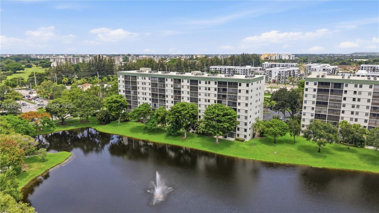 2240 N Cypress Bend Dr, Unit 505, Pompano Beach, FL 33069 Photo