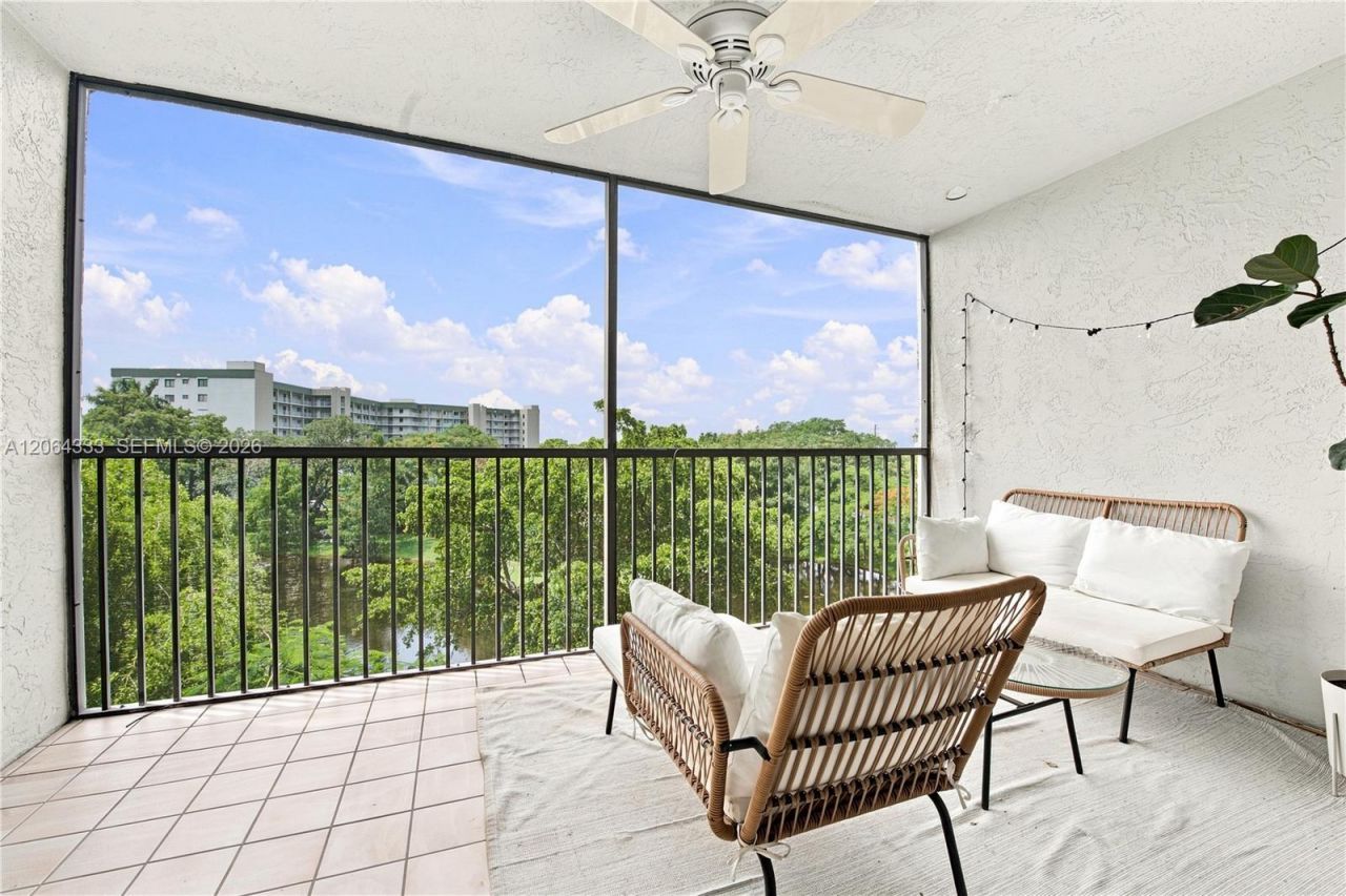 2240 N Cypress Bend Dr, Unit 505, Pompano Beach, FL 33069 Photo