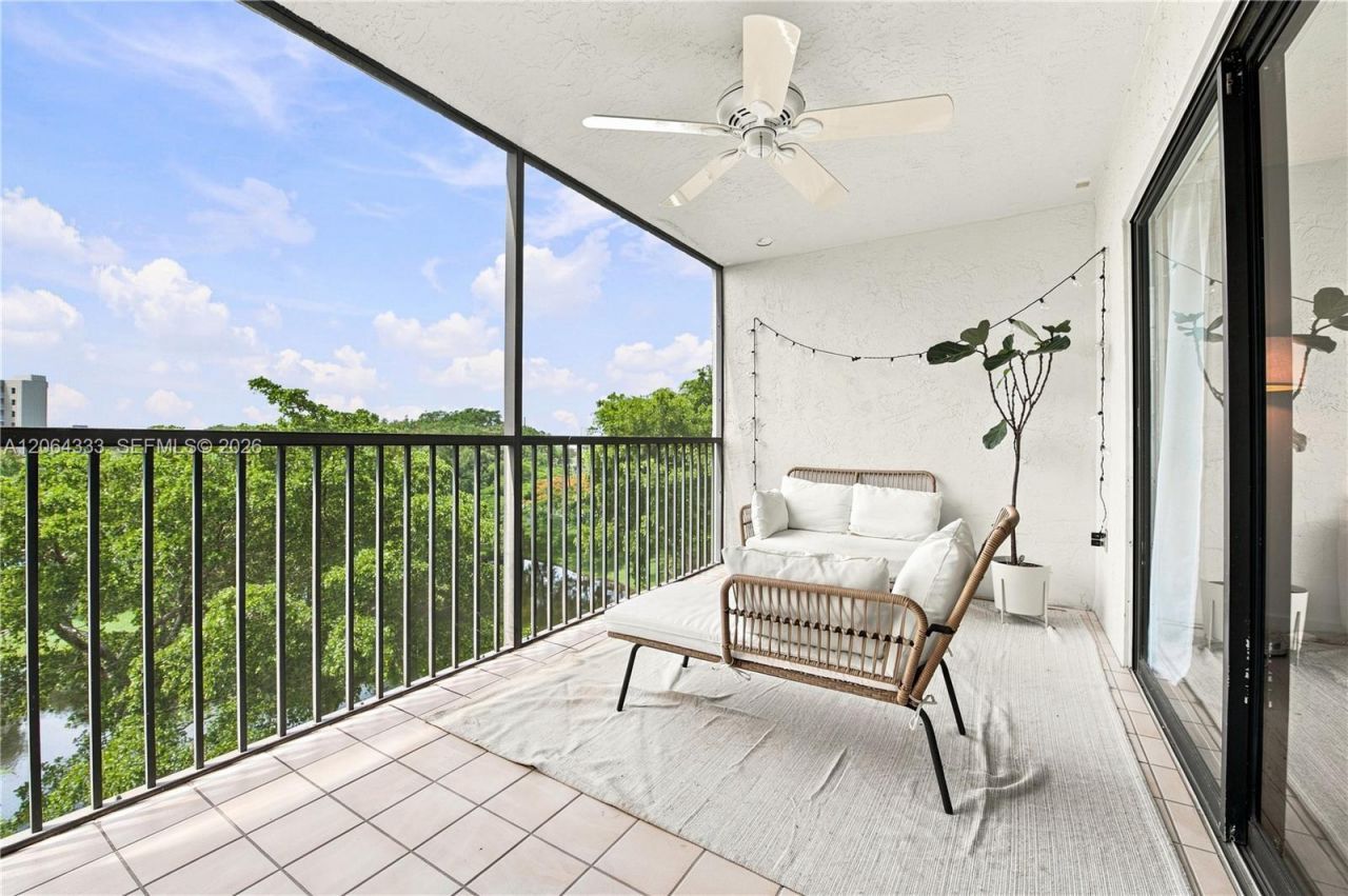 2240 N Cypress Bend Dr, Unit 505, Pompano Beach, FL 33069 Photo