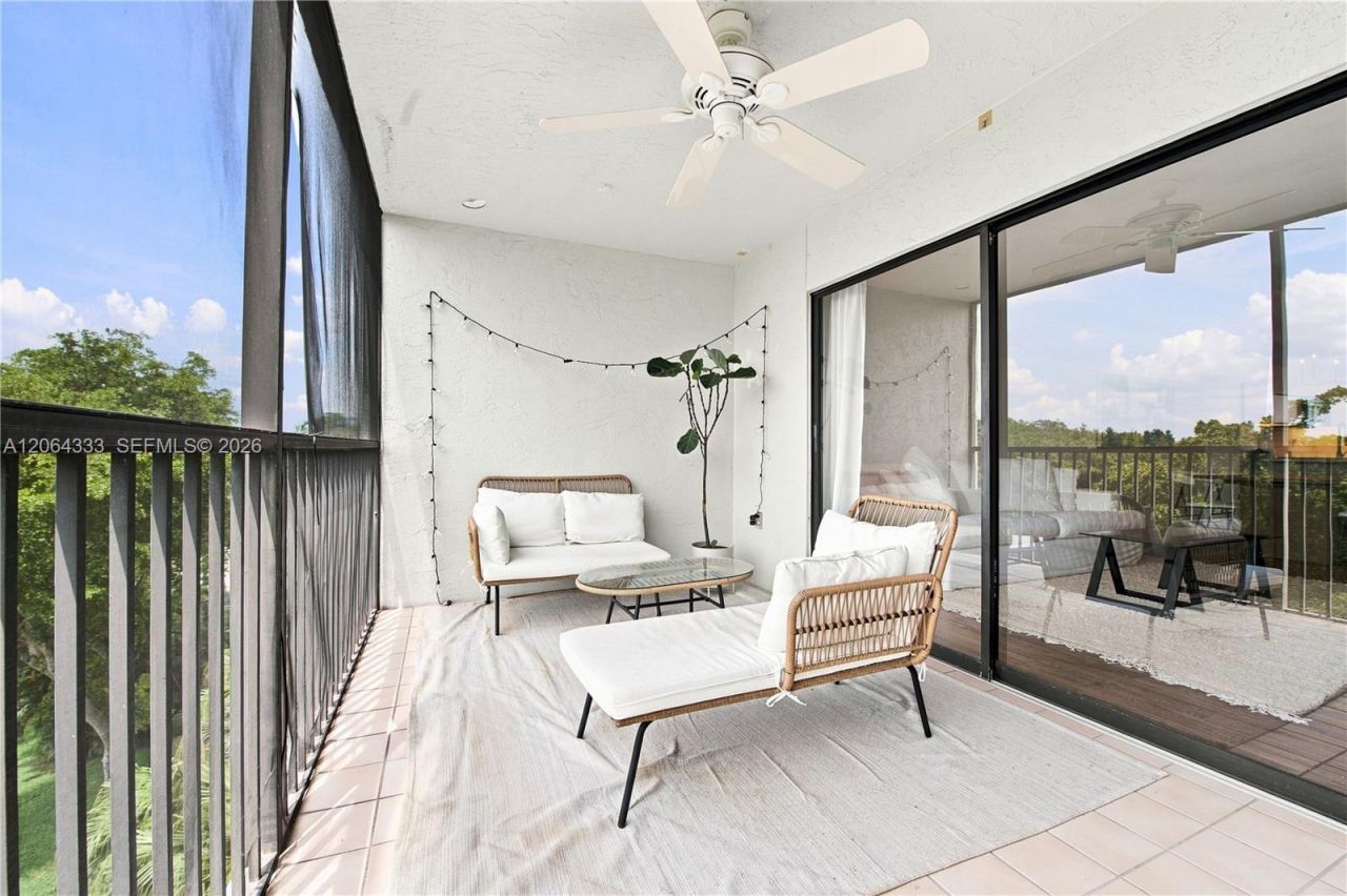 2240 N Cypress Bend Dr, Unit 505, Pompano Beach, FL 33069 Photo