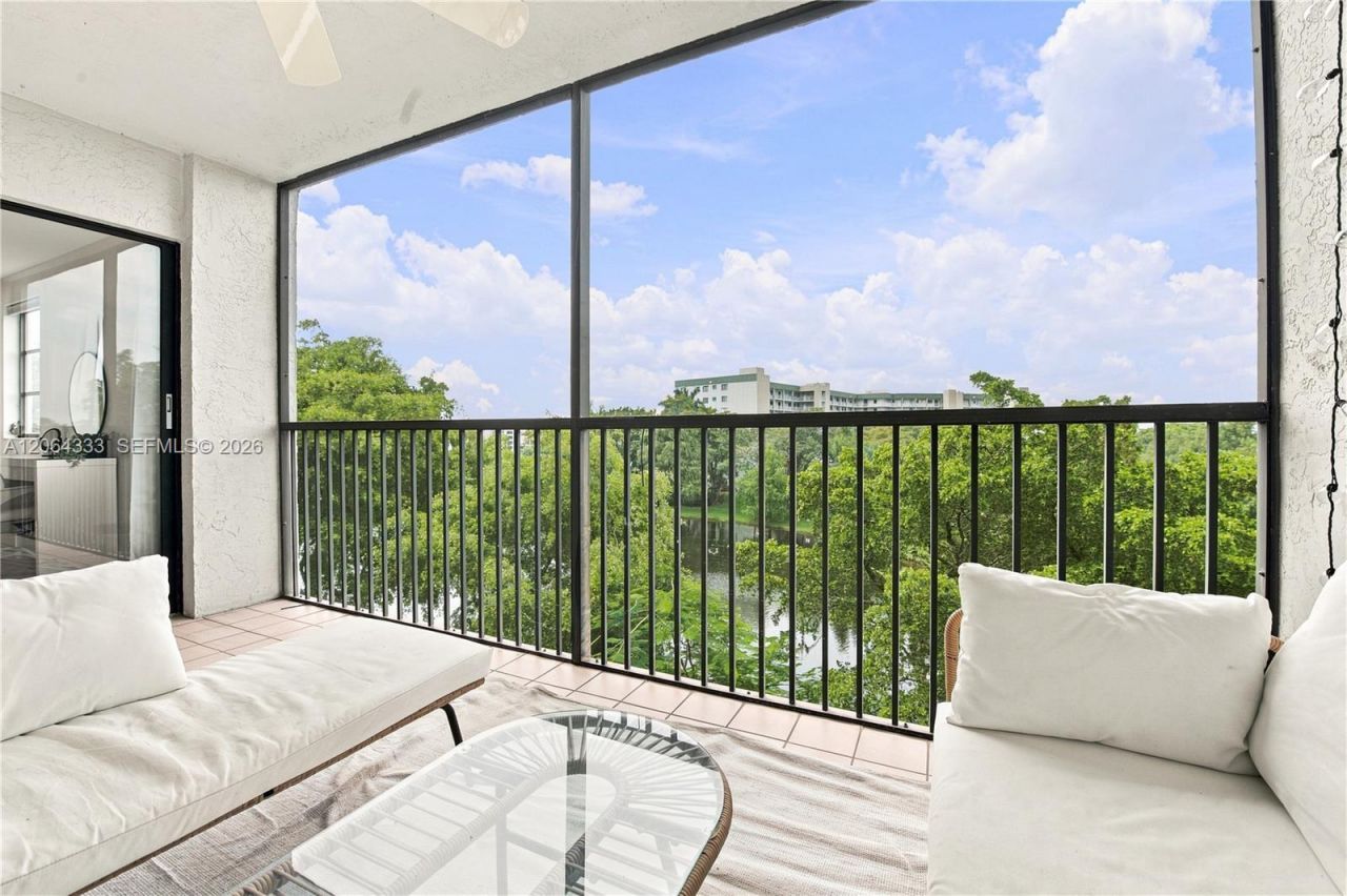 2240 N Cypress Bend Dr, Unit 505, Pompano Beach, FL 33069 Photo
