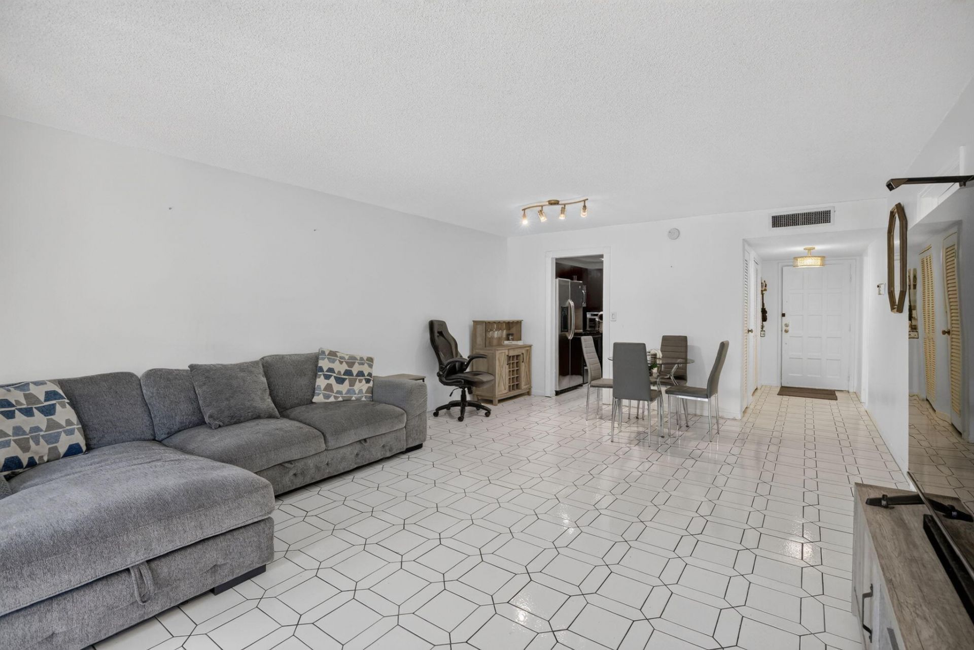 6001 N Falls Circle Drive, Unit 306, Lauderhill, FL 33319 Photo