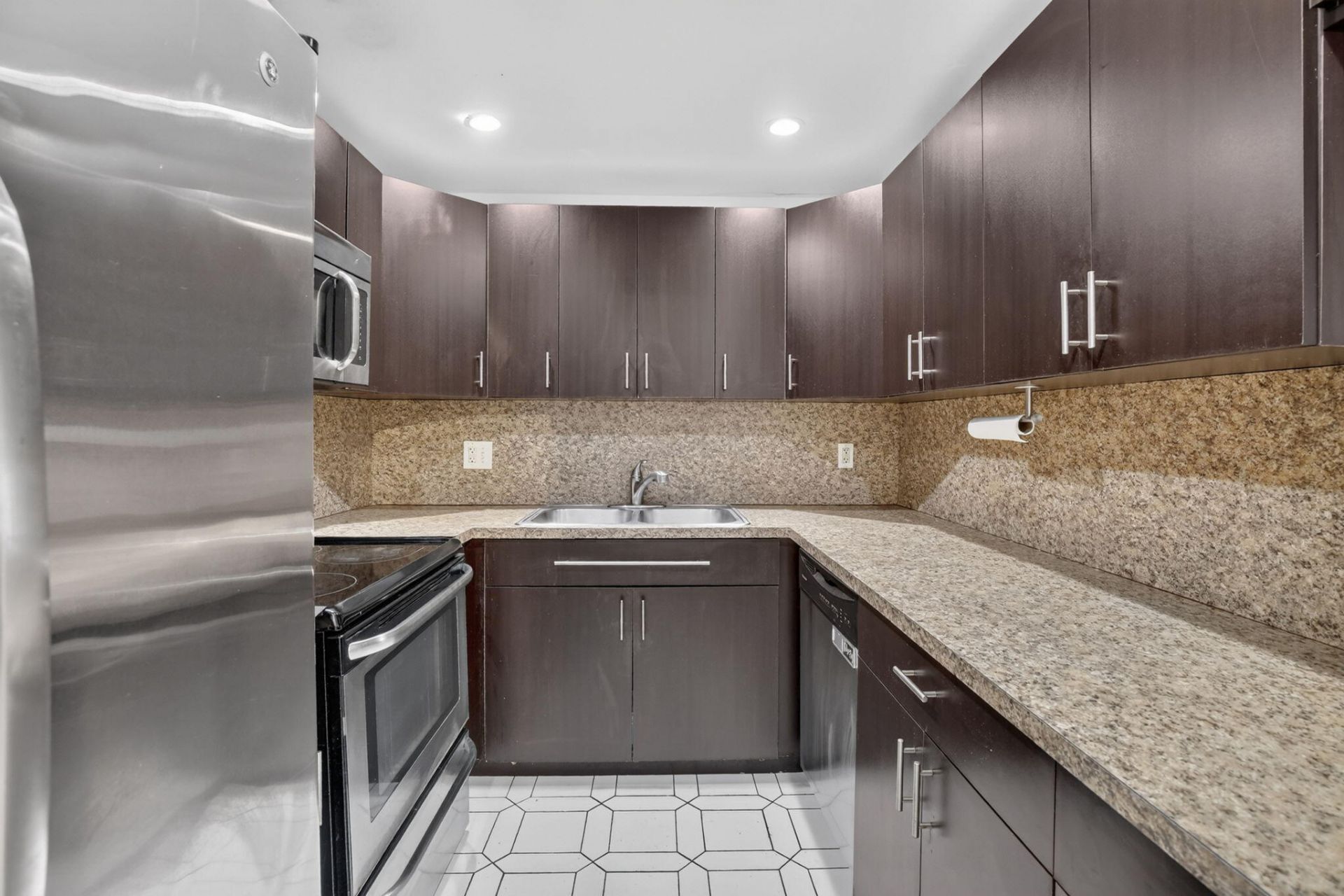 6001 N Falls Circle Drive, Unit 306, Lauderhill, FL 33319 Photo