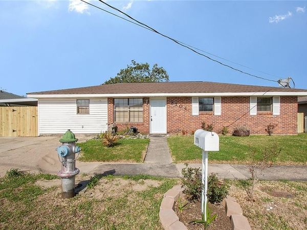 2104 LENA Drive , Chalmette, LA 70043