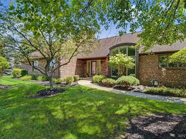33 Hidden Ridge Cmn, Amherst, NY 14221