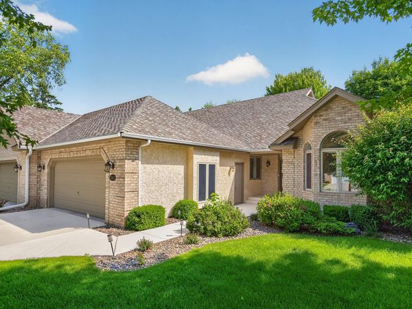 10417 Fawns Way, Eden Prairie, MN 55347