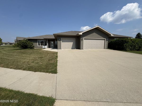 1008 OAK DRIVE NE, Watertown, SD 57201
