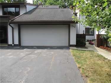 722 Tinkers Lane , Sagamore Hills, OH 44067