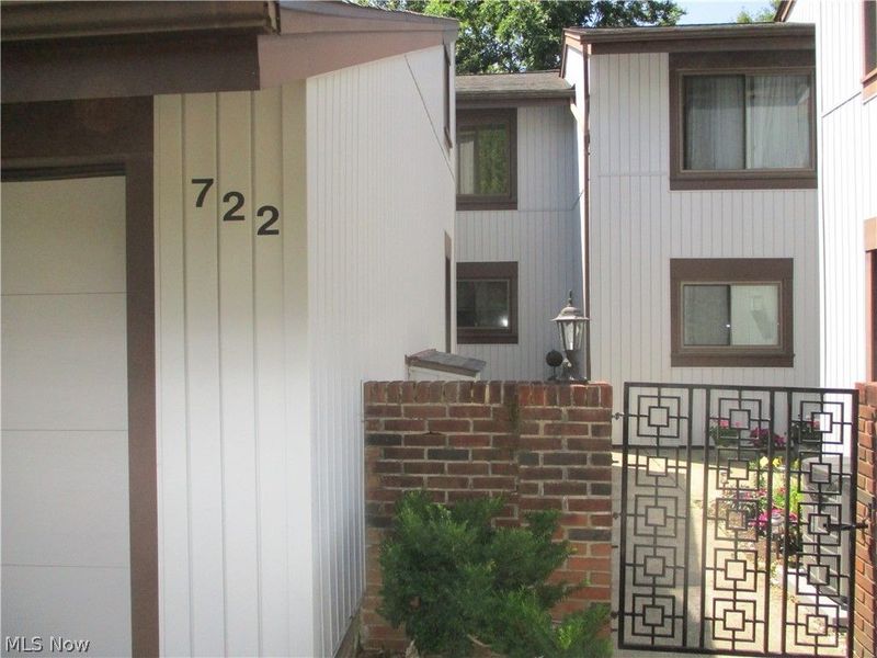 722 Tinkers Lane , Sagamore Hills, OH 44067 Photo 2