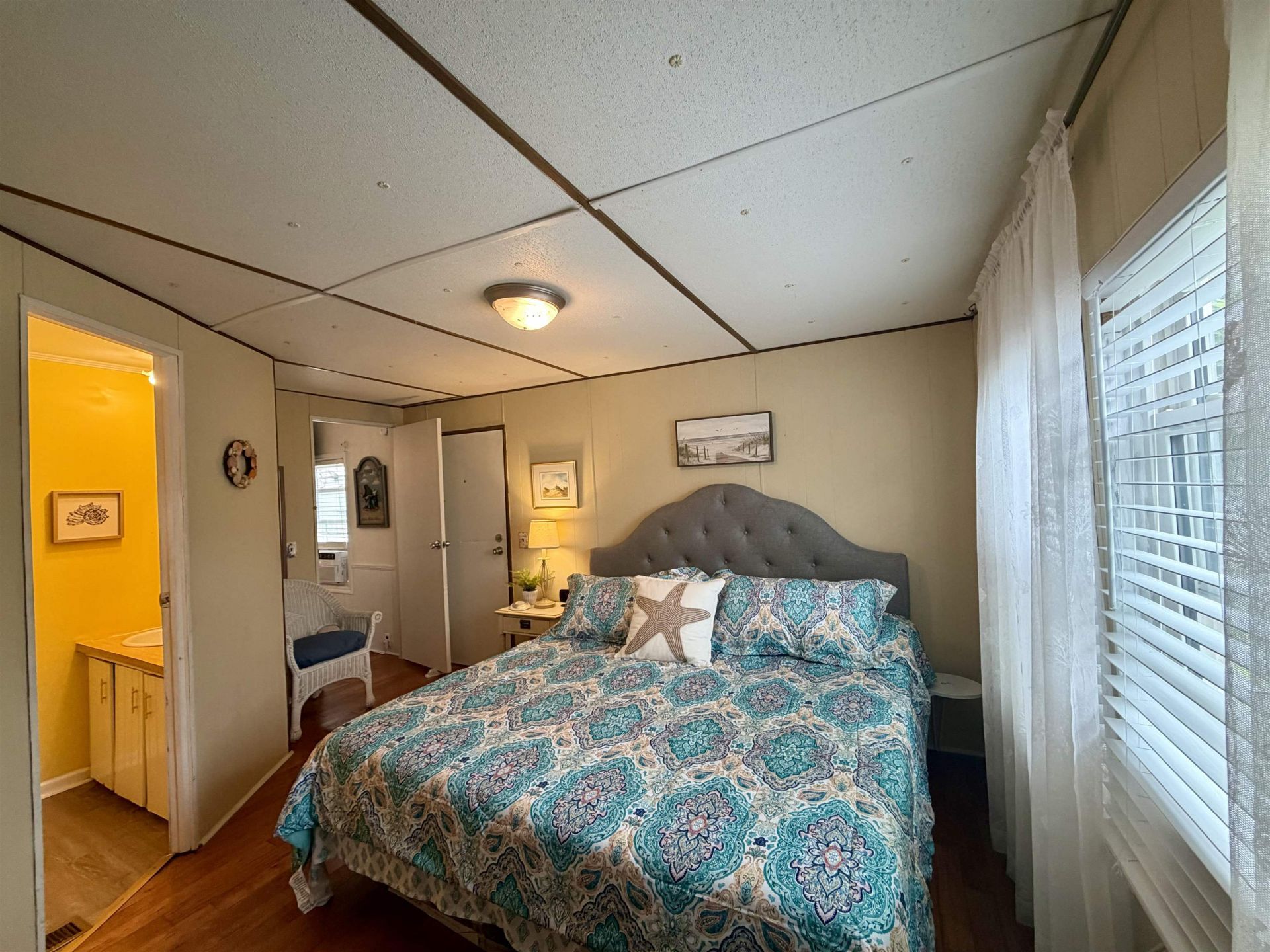 1722 Falcon Photo 13