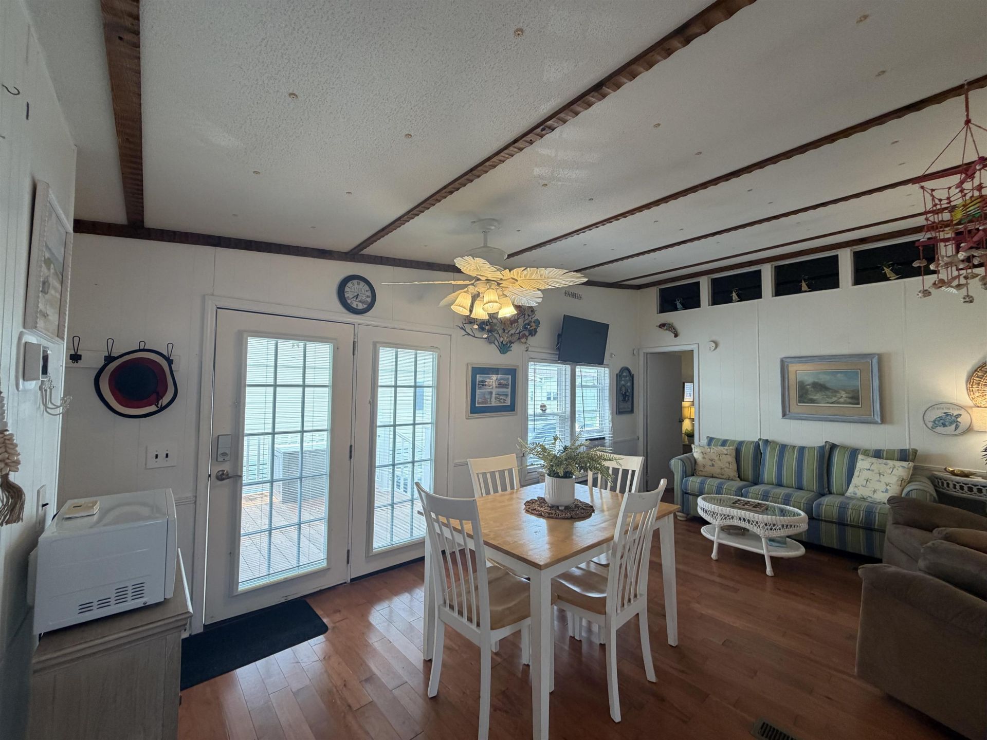 1722 Falcon Photo 6