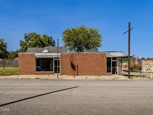 200 9th Street , Etowah, TN 37331