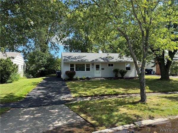 27 Woodlee Lane, Grand Island, NY 14072