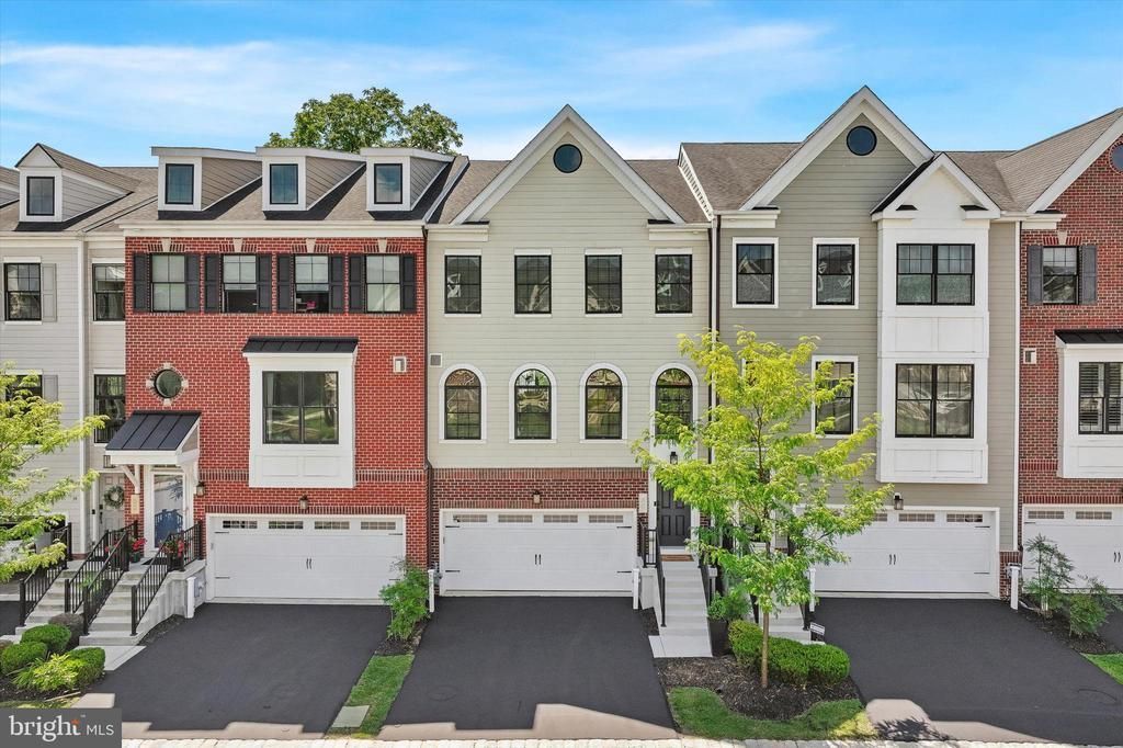 30 PARKVIEW CIRCLE, WAYNE, PA 19087