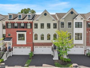 30 PARKVIEW CIRCLE, WAYNE, PA 19087