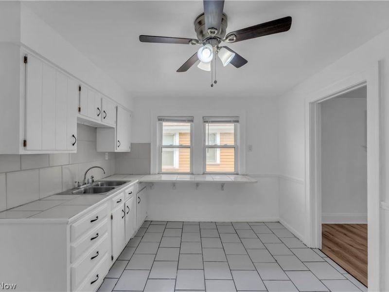 382 E 161st Street , Unit 2/UP, Cleveland, OH 44110 Photo 6