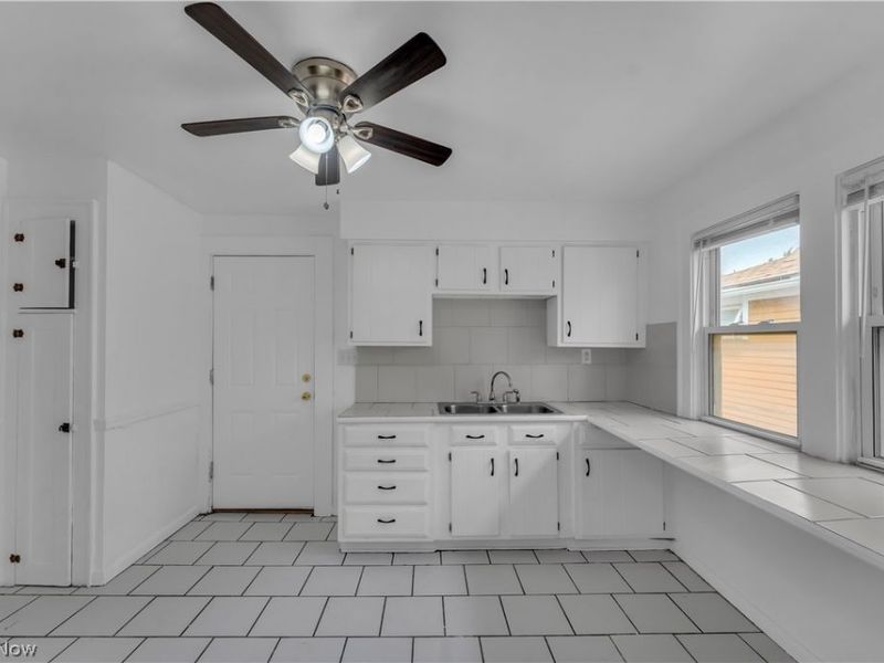 382 E 161st Street , Unit 2/UP, Cleveland, OH 44110 Photo 7