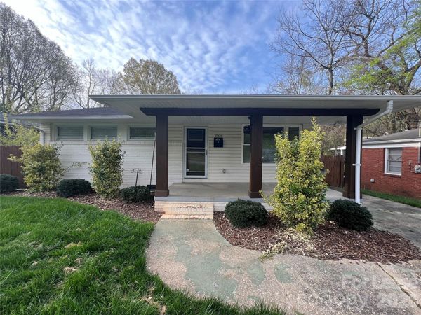 1909 St Luke Street , Charlotte, NC 28216