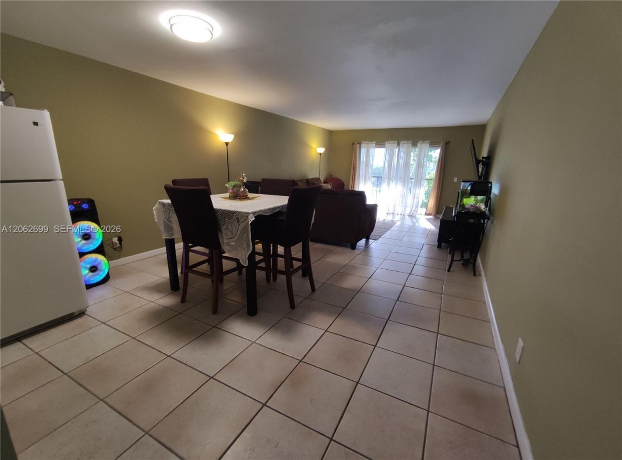 6301 N Fall Circle Dr, Unit 410, Lauderhill, FL 33319 Photo